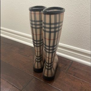 Burberry welly’s.